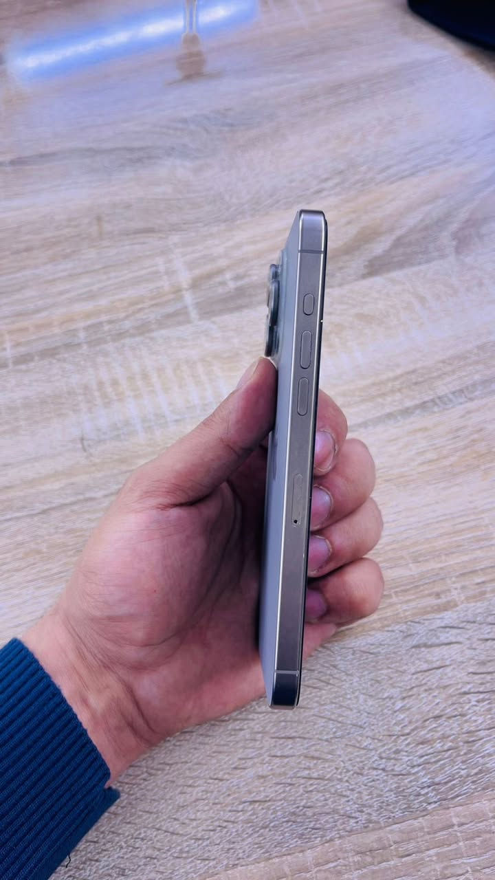 ‏السلام عليكم 

iPhone 15pro max
نضيف جداً البطاريه 86 كامل ملحقات السعر مليون و٢٥ 
العنوان بغداد الشعب 
***********
