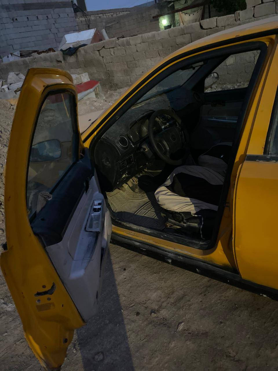 السلام عليكم للبيع سيكي مديل 2014 رقم بصره سياره حلوه نضيفه مكينه مستويه كايمه كير جديد حداديه حديده تخم تاير جديد كهربائت كله شغاله حته تدفئه سعر 10 ورقات بيه مجال شي بسيط مكان بصره ابو الخصيب لوسطي رقم الهاتف ***********
