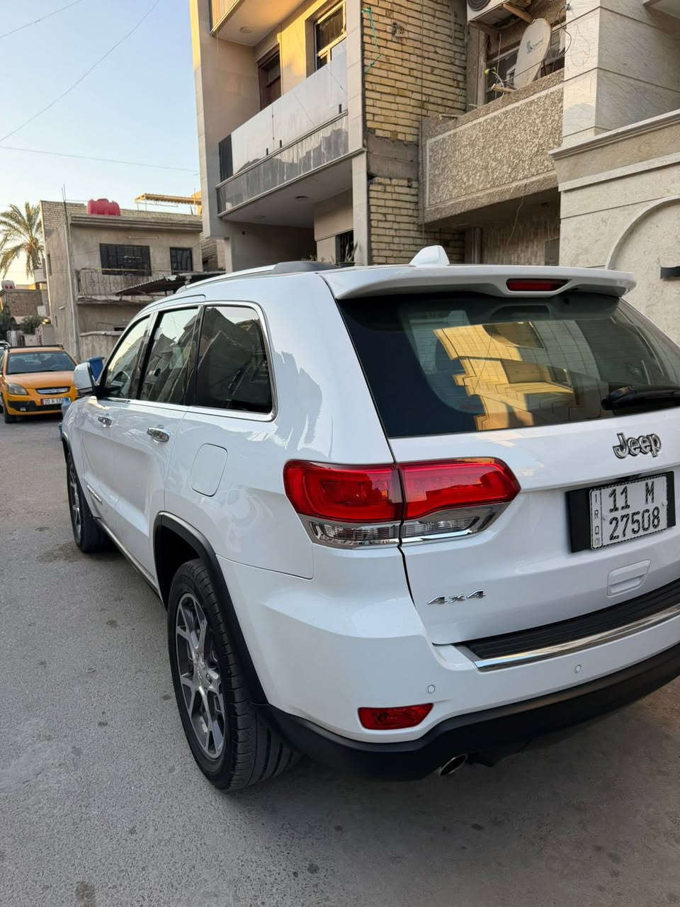 لاريدو فول 1/1 لمتد خليجي موديل 2019
مواصفات معروفة ماحب اطول بل كتابة
السونار موجود بل نشر سيارة حلوة كلش وسعرهة زين 
 بيع مستعجل 230$ ليحب يجي شراد يدلل عنوان كرادة***********
