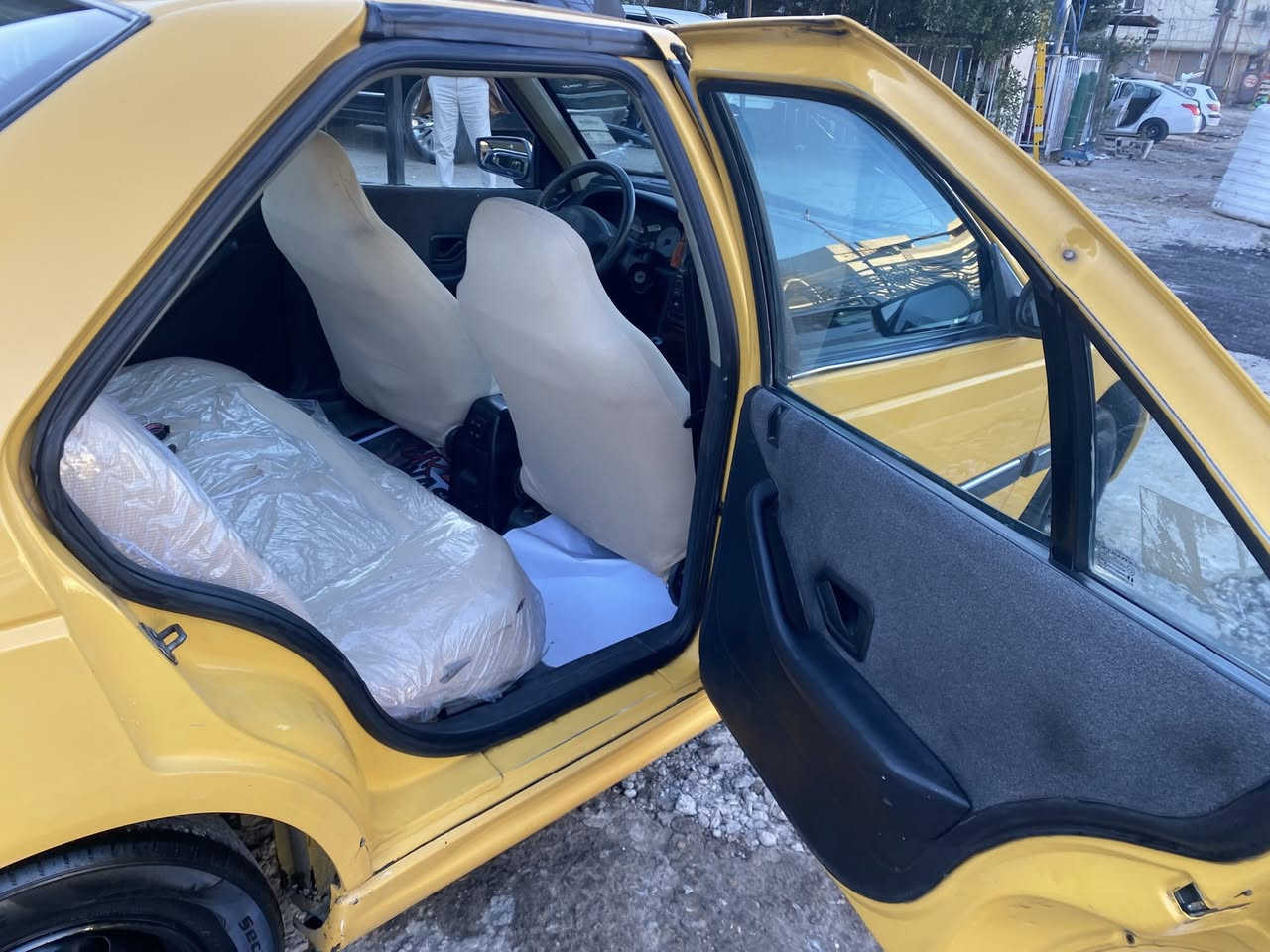 سلام عليكم للبيع بيجو بارص موديل 2015 سياره جديده مكفوله صدر امامي خلفي جديد تخم تاير كير مكينه كفاله تبريد ثلج مكان بلديات السعر 52 ***********
