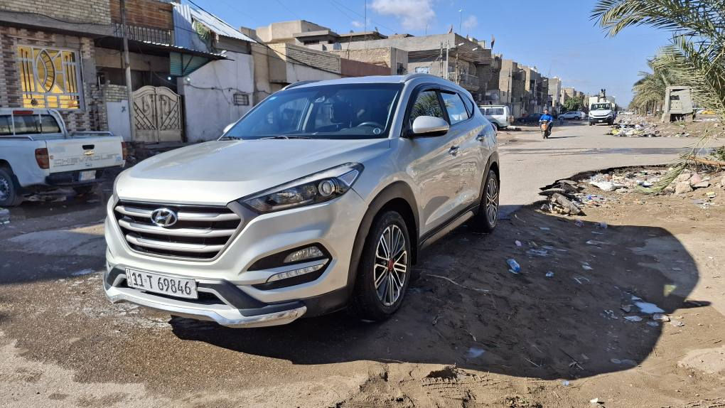 السلام عليكم اخوان عندي سياره توسان الموديل 2017 محرك 2000دوش غير مفتوح كير اوتو كذالك غير مفتوح مكفولات صدر جديد تخم تاير جديد تبريد ثلج تدفئه سياره بيها جراد ومصبوغ حزام بدون حادث بيها طخه بل جمالغ الخلفي الأيسر فقط مكفوله من حادث والتبديل صبغ الجماليه المواصفات مري شفط قطعتين تبريد اشاير مري فول تحكمات شاشه جبيرا حساسات ويل نجمه سياره جاهزا وكل نقص مابيه ماشيه 115 رقم بغداد دولي بسمي سنويه جديده العنوان بغداد السعر 143 وبيه مجال  سونار مرفق الاستفسار *********** بغداد, العراق
