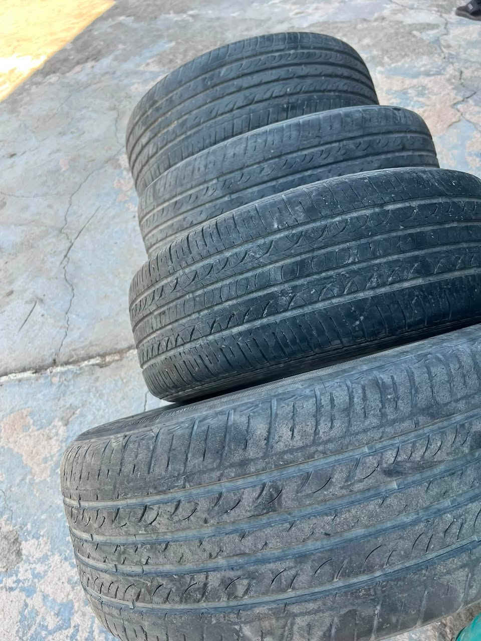 السلام عليكم 
تايرات النظافة  وسط
الحجم ١٦/٢٠٥/٥٥
كمبريسر النترا ١٤ شغال
للبيع قيم وتدلل
***********￼

