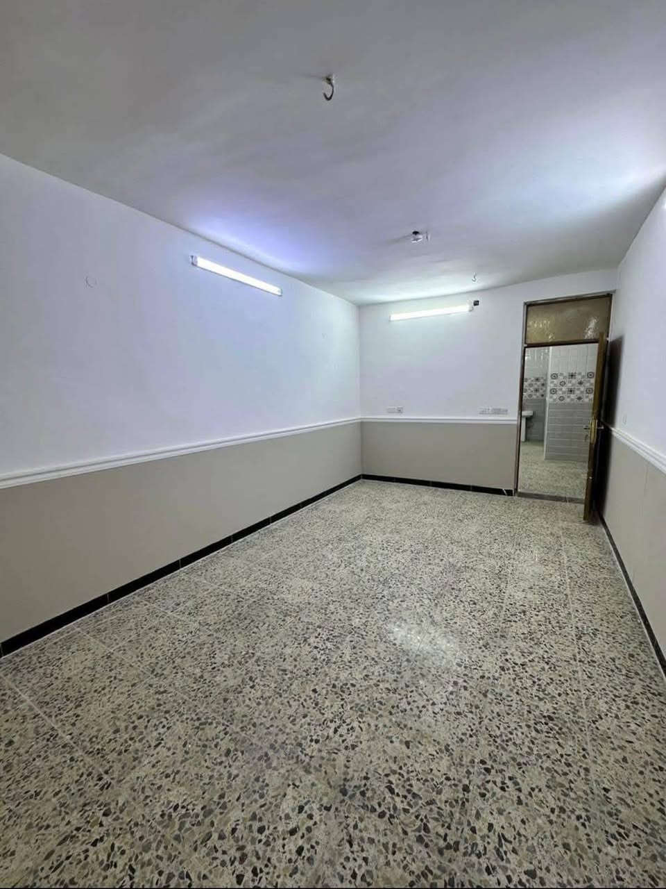 السلام عليكم بيت للبيع طابو صرف المساحه 100 متر الوجه 5م. طابق ونص غرفتين نوم صاله مطبخ صحيات مدخلين الموقع الدورة شهداء 
***********
