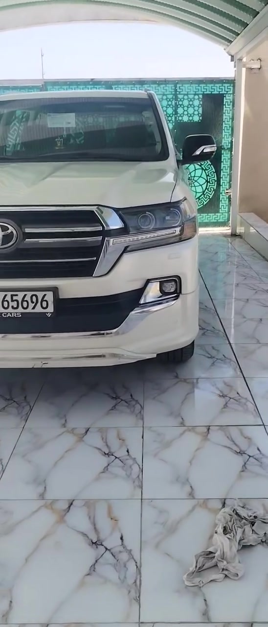 يا الله لاندكروز للبيع ٢٠٢٠ اصل كاز فول مواصفات رقم أربيل جديد العنوان بصره قظاء المدينه الرقم ***********
