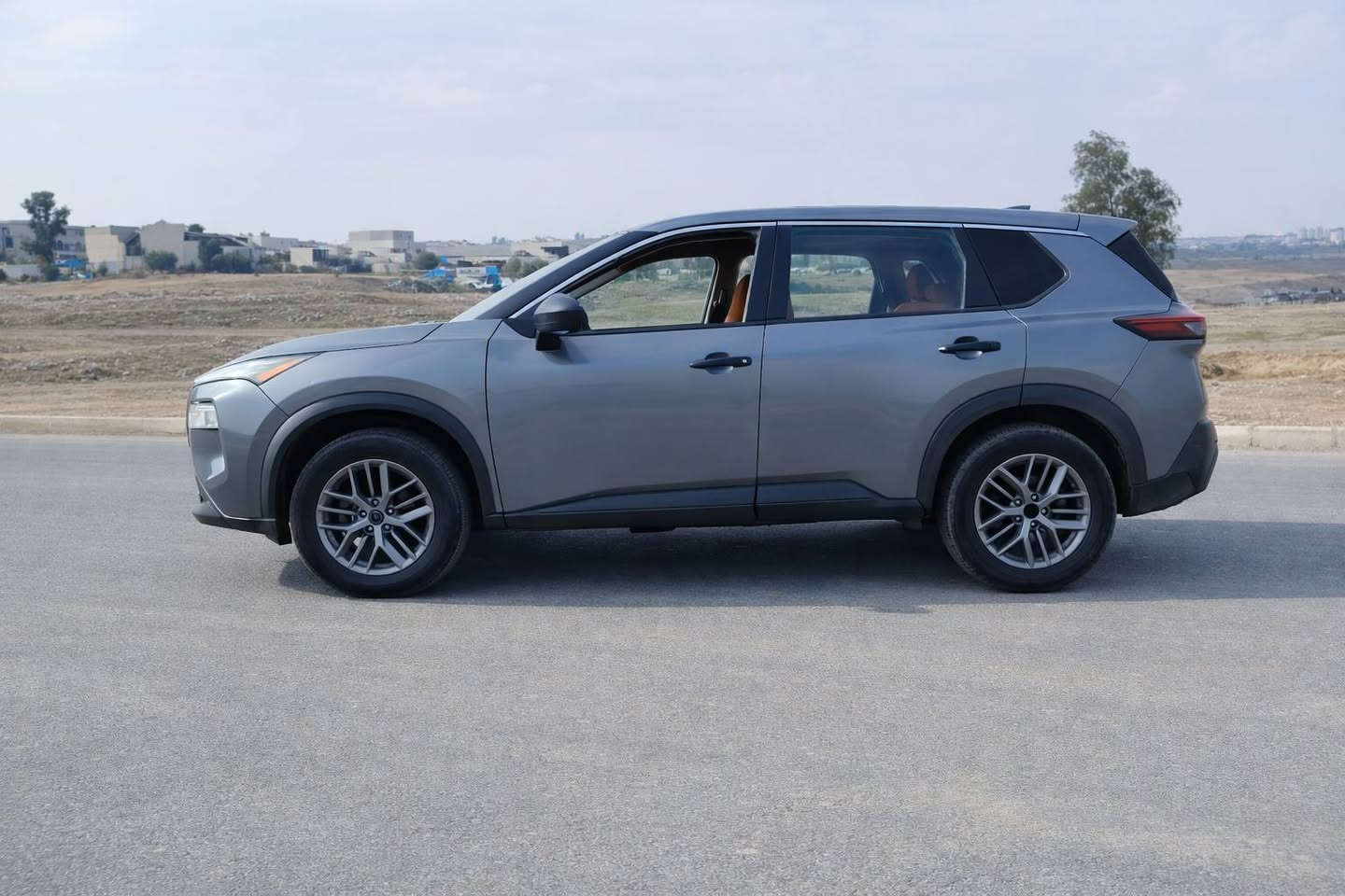 Nissan Roge 2023امریکی 
3پستن تۆربۆ تەنها سەقفی بۆیاغە بەتانەو شاسی و ناو دەرگا لێدانی نیە پشت و پێشی کەپسە ڕەقەم سنوی نوێیە گێڕومەکینە تەبرید بە شەرت 4تایەی نوێیە 71میل ڕۆیشتوە مواصفات S
***********کەلەک خبات أربيل, العراق
