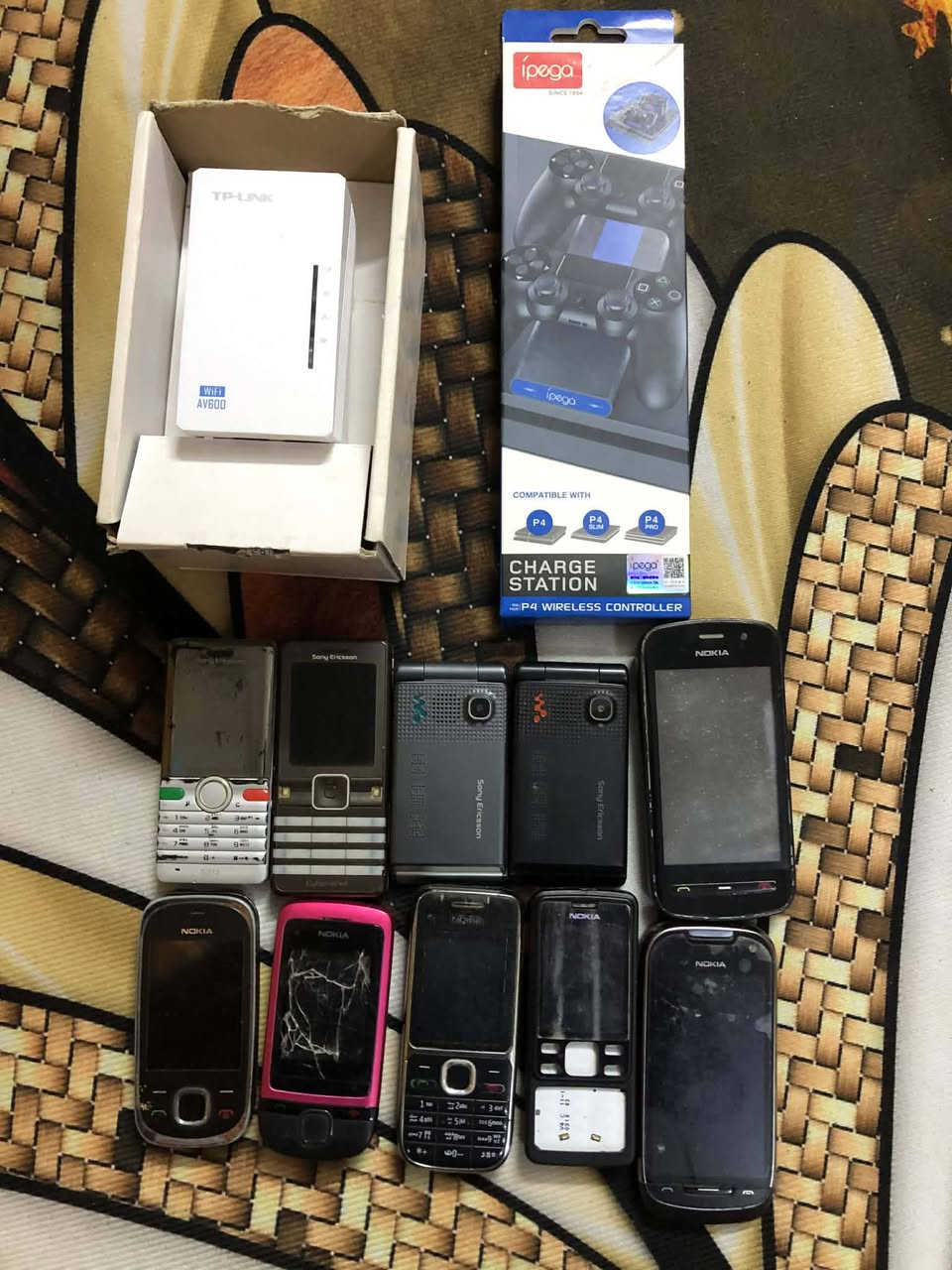 السلام عليكم اخواني اجهزة نوكيا وسوني ابيع فحم لان اغلبهم بطاريات نقص القطعه ب10 شلع ابيعهم وجهاز مقوي الانترنيت ايضا ب 10 شغال وقاعدة شحن جويستكات بلي ستيشن 4 سعره ايضا 10 شغاله واجهزة لمس واحد لينوفو  والثاني سوني مارك 1 اثنينهم محتاجين شاشه سعرهم 50 الف وجهاز بلاك بييري شغال انكليزي سعره 50 ونوكيا E61i شغال سعره 75 وشكرا واسف للاطاله


**إذا كنت صاحب هذا الإعلان وتريد حذفه لأي سبب، رجاءا أرسل رسالة إلى الدعم الفني**