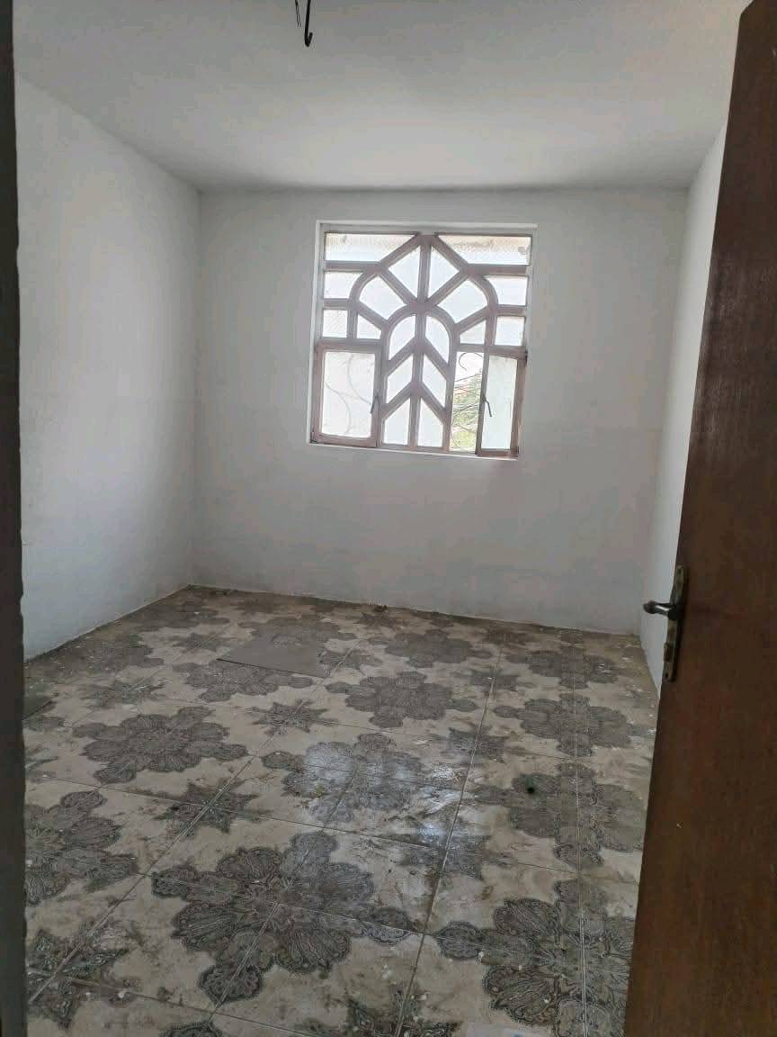 449
شقه  للايجار  (80 متر) حي السلام منطقة الاساتذه قرب مدرسة الموهوبين 
السعر الايجار  400 الف 
يحتوي على طابق اول درج
 غرف3   مطبخ  صاله   صحيات
سخان.  خزان.   ماطو   خط مولد 
ــــــــــــــــــــــــــــــــــــــــــــــــــــ
شقه جديده فول غير مسكونه
مقدمه 3 اشهر