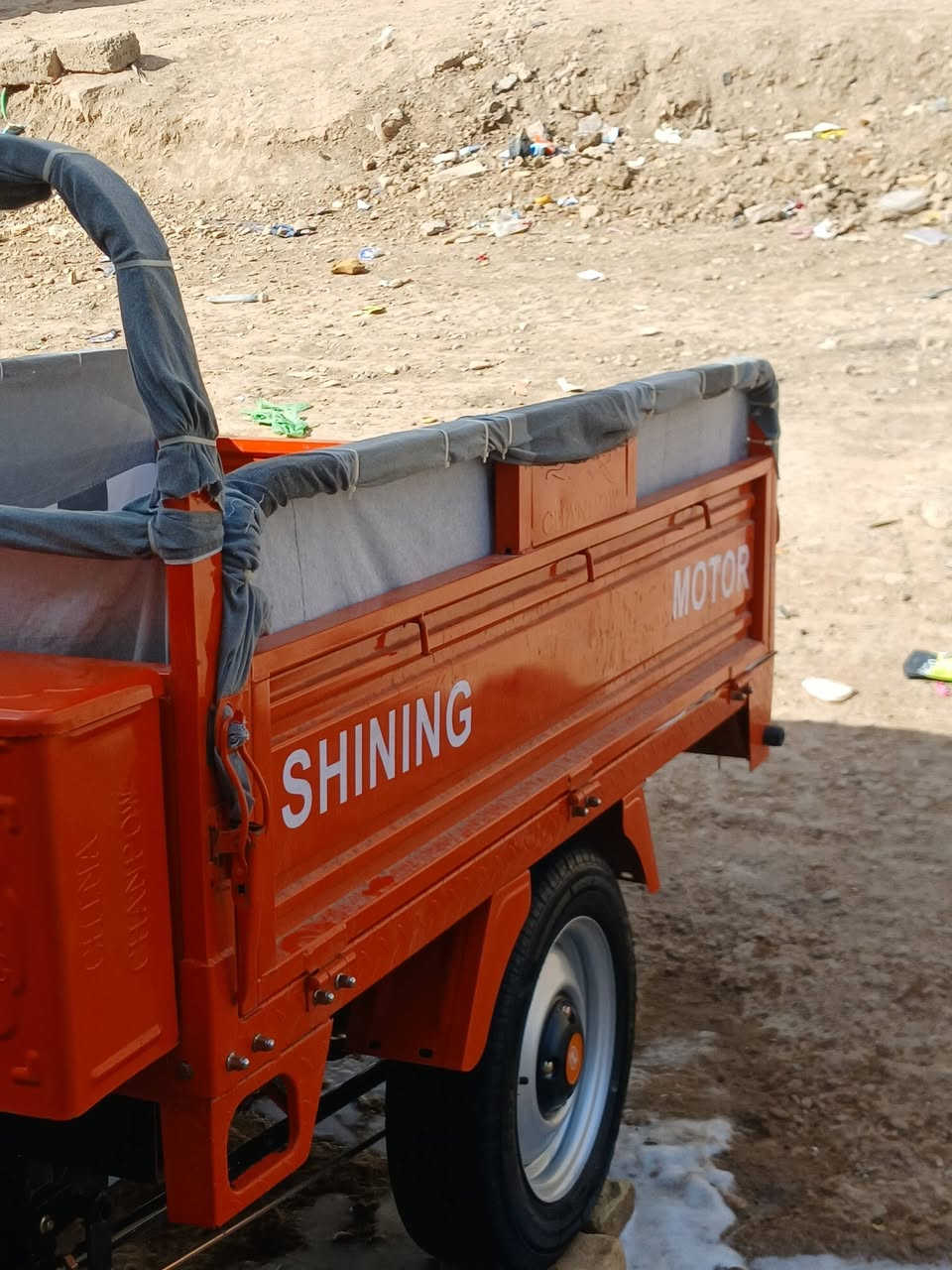 سلام عليكم ستوته للبيع مكان عماره ....اأصولي نضيفه مكفوله ***********
