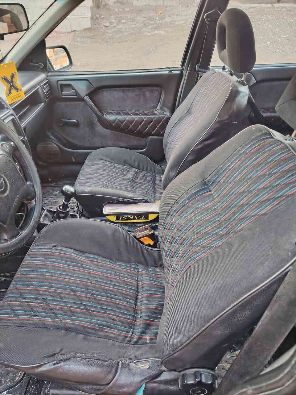 السلام عليكم اوبل فكترا للبيع موديل 1993 مكينه 20 بالشرط سنويه  لل 28  رقم كركوك سعر 42 ورقه وبي مجال عنوان السياره بيجي  مكفوله من كل عيب فقط رش جماليه  رقم مبايل ***********
