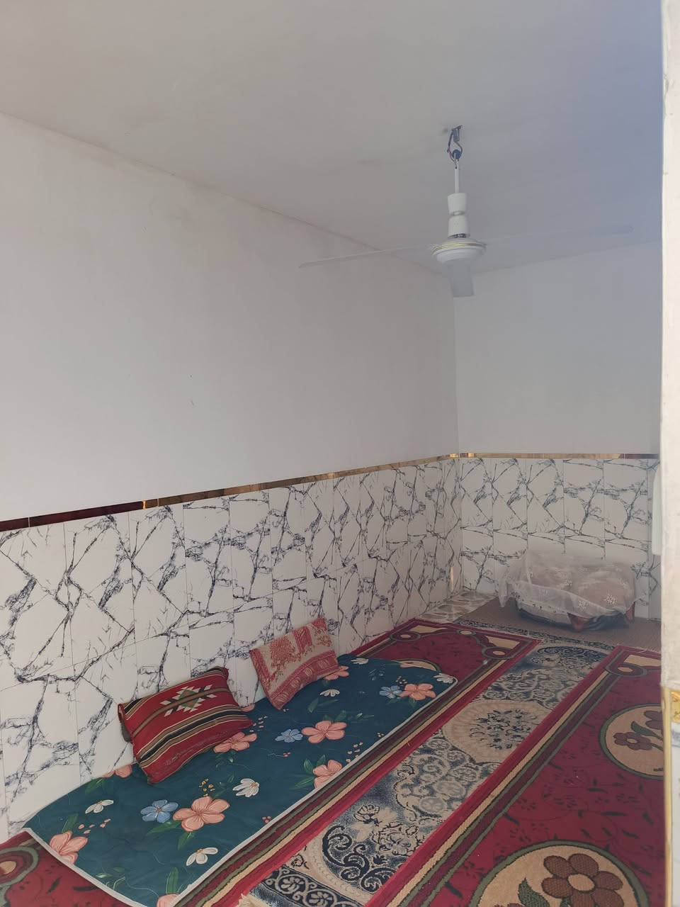 سلام عليكم بيت للبيع مساحة ١٥٠ اصلاح زراعي مشمول بتطويب تفاصيل البيت
غرفه _مطبخ _صاله كبيره _ستقبال كامل الخدمات ماء كهرباء تبليط موقع البيت الباشيه قرب السيطره شارع البوعبدان سعر 20بيه مجال للاستفسار تصال ع رقم ***********
