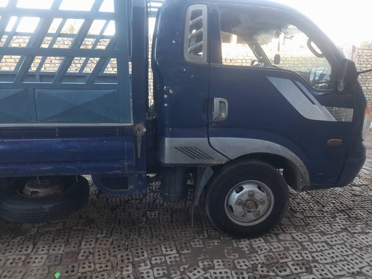 سلام عليكم كيا فحل موديل 2008 كير مكينة اكسل مكفولات تخم تاير تاير خلفي محور 27
مكان السياره بغداد المعامل 
سعر 80 وبيهه مجال بسيط
رقم ***********
