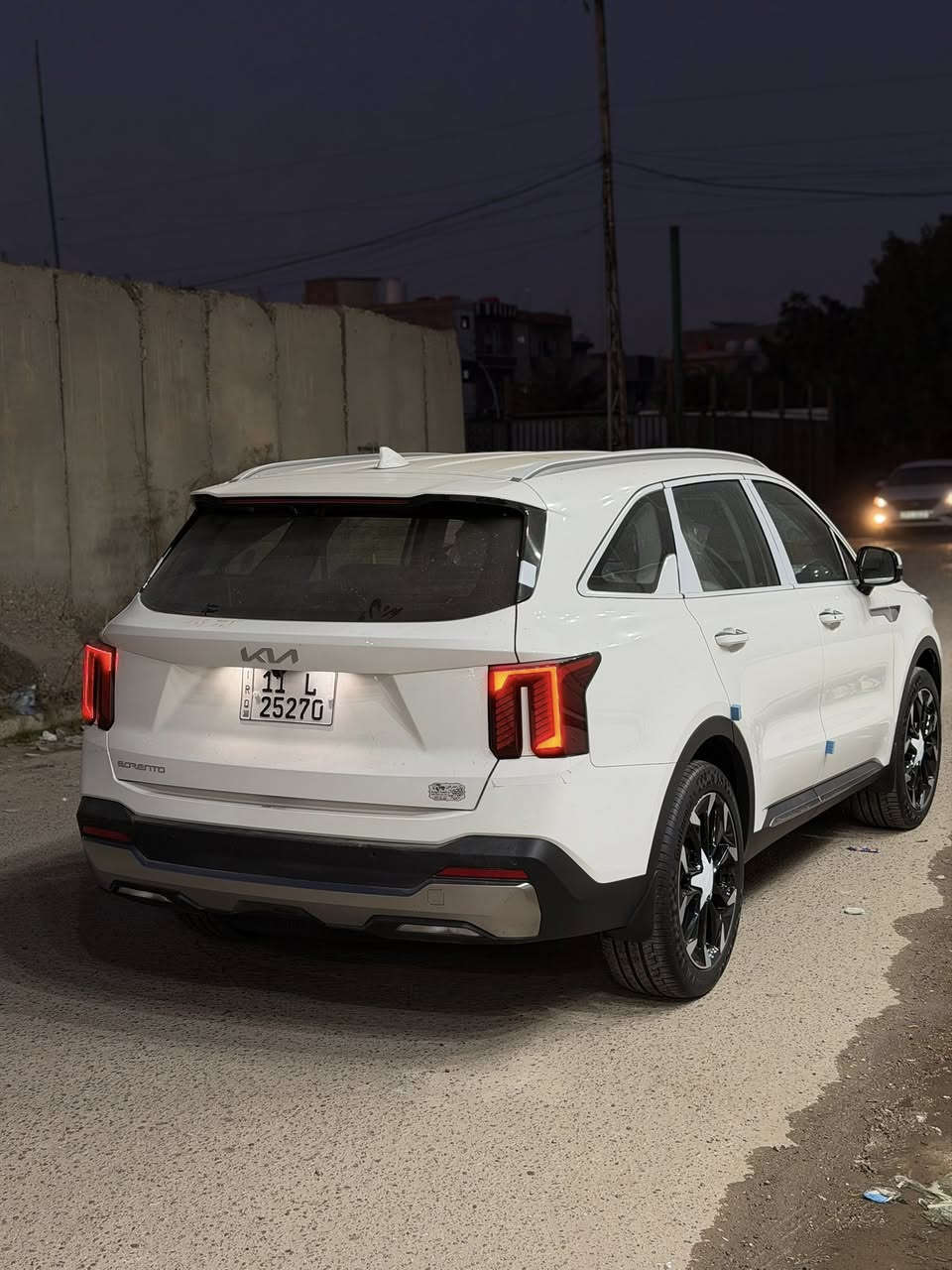 السلام عليكم للبيع فقط
كيا سورنتو موديل 2025 
ماشيه 3 الف ضمان الشركة الدوليه 
 دبل كامره داته شو بصمه كراسي كهرباء 
جنطة كهرباء بردات ابواب تلفون شاحن 
سايد بيرك كهرباء فول بعد بيه هواي مواصفات 
سياره زيروو
السعر 322
العنوان بغداد بلديات 
الهاتف ***********
