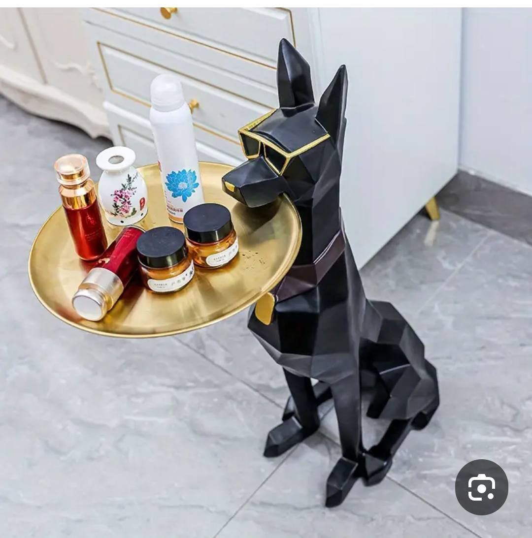 هذا المجسم هو تمثال ديكور لكلب من فصيلة "دوبيرمان" مصمم بأسلوب هندسي عصري (Origami/Geometric) ويُستخدم كطاولة جانبية أو حامل للأغراض. 
 +1
إليك أبرز تفاصيل هذا المنتج:
الوظيفة: يعمل كستاند للمفاتيح، المجوهرات، أو كطاولة خدمة صغيرة للوجبات الخفيفة والمشروبات بفضل الصينية المعدنية.
المادة: يُصنع غالباً من مادة الراتنج (Resin) المتينة عالية الجودة، مع صينية قابلة للفصل.
التصميم: يتميز الكلب بمظهر "جنتلمان" حيث يرتدي نظارات وربطة عنق، مما يضفي لمسة عصرية وأنيقة السعر 90 ألف


**إذا كنت صاحب هذا الإعلان وتريد حذفه لأي سبب، رجاءا أرسل رسالة إلى الدعم الفني**