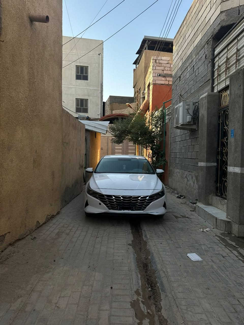 السلام عليكم ورحمة الله وبركاته النترا للبيع موديل 2021خليجي نص فول السياره خير من الله السياره جاملغ وباب صبغ اثر دحجه وبارد قليل وتعال وشوف بعينك تبريد تخم تاير صدر حداديه گير محرك كلها جاهزه مال جناي السياره رقم بغداد اقصاد السياره استقطاع مباشر وكاله ثاني يوم بعد9اشهر تصير حره
موصفات …..
3.اشاير بل مري 
4.تحكم ستيرن جهتين
5.ويل خليجي
6.لد خلفي 
7. تبريد قطعتين 
9. ⁠نظام ايكو وسبورت ونورمل
10. شاشة
11. كامره
12. محرك 2000 دوش مامفتوح
السياره مرتبه ماشيه 111
السعر145وبيها مجال لشراي قليل مجالهه
مكان السياره بصره القديمه خلف جامع الكبير
رقم الهاتف ***********
