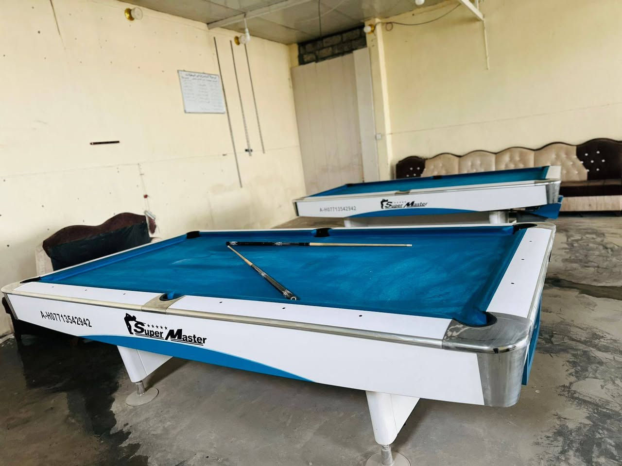 السلام عليكم عندي قاعه بلياردو للبيع قاعه متكامله   سوبر ماستر عدد2
ملعوب عليه شهر واحد فقط 
اثنين بليارد عراقي 
ثلاثه بلازمات حجم 32 
ثلاثه بلاي 4 فات سلم
منظومه قنوات رياضيه مشفره 
بلازما عارض حجم 62 
منظومه انترنت كامله 
صوبه غازيه كبيره
طقم قنفات نظيف 
كيوبات كامل كرات كامل 

ملاحظه ابيع القاعه شلعه واحده ما ابيع جزء واخلي جزء 

للتواصل ***********
