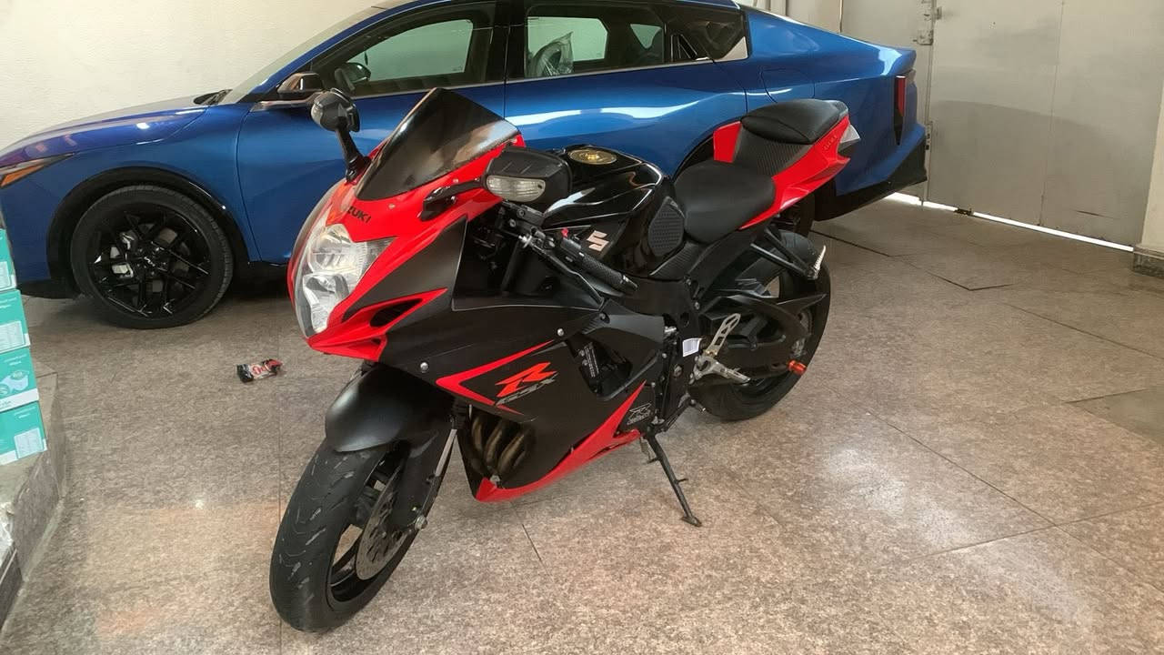 السلام عليكم
جكسر ٦٠٠ مديل ٢٠١٦
الدراجه جاهزه عليها فجوج برمبو تاير جديد امس شديته وسويتلها  ادامه كامله بيها خسفه بسيطه بالتانكي موضحه بالصور 
سعرها ٤٧ وبيها مجال للشراي 
مكاني بصرة 
***********
