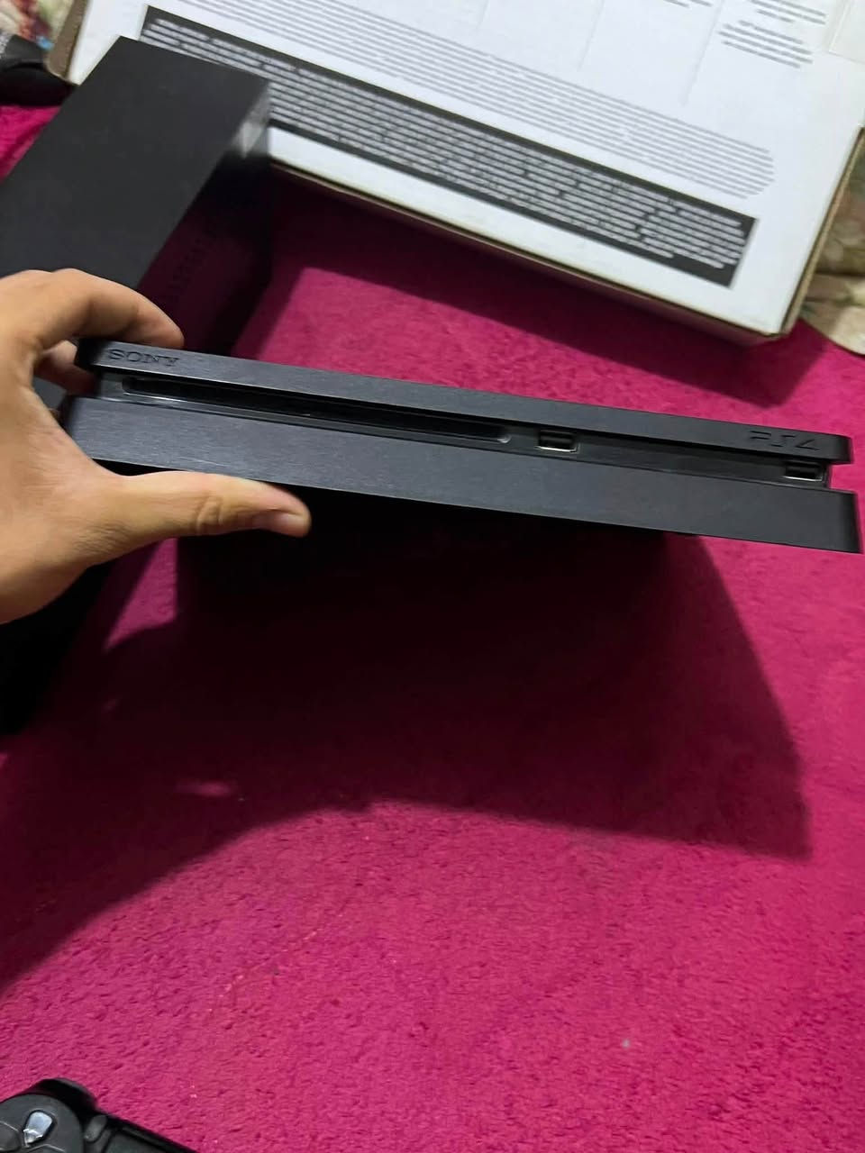 بلي فور سلم لوك ستيكر نضافه90%  ونلاين جهاز ممهكر 
ملحقاته كارتونه وغراضه كامله جوستك فقط 1/يو بي إس اصلي اخذته ب50 وحده مستعمل اقل اسبوع /قراص 3 جي تي اي 5+فيفا 23 +فيفا13/  تاخذه كامل من عندي وتدعيلي كل مشكله مابيه على ايدي / سعره275رجائن الميعجبه سعره ليكسر بيه لان جهاز منطيكياه كامل ملحقات ومتلكه بهيج سعر / عنواني بغداد شعب رقمي*********** موجود خاص وعرقم 🤍.
