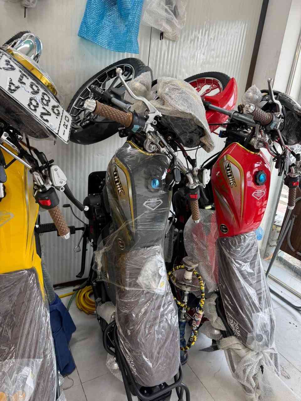 🔥 عرض محدود ومميز 🔥
🏍️ دراجة نارية سونك ان ماكس  الأصلية

✅ حجم المحرك 200cc CBF
✅ دشبول MP3
✅ جَبَلِيّة وقوية بالتحميل والاستخدام
✅ شاشة إلكترونية حديثة
✅ إضاءة LED زينون قوية
✅ شاصي قوي ومتين يتحمل الشغل الثقيل

🎯 مناسبة جداً لأهل الدلفري والشغل اليومي
💰 سعرها خيالي ومناسب — لا تفوّت الفرصة!

📍 بغداد – شارع فلسطين – قرب مطعم الابتسام 
📍موتور شوب

📞 للاستفسار والطلب: 
 0784 448 0406‬ - 0771 861 9761
