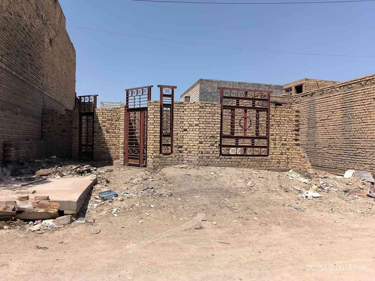 بسم الله الرحمن الرحيم 

         بيت هيكل البيع زراعي مساحه 250متر 
     يحتوي على غرفتين +حمام داخلي       وخارجي دوانيه ومطبخ واستقبال وصاله 
 سعر 65وبي مجال عنوان سوق الشيوخ 
 منطقة الحسائيه حي الصافي مقابيل مدرسه 
     الحسائيه جديده داخل الفرع رقم الهاتف         

                      ***********
