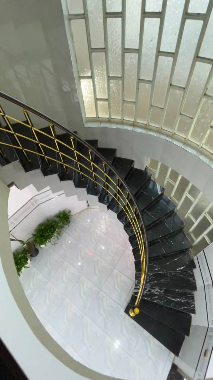 اعلان  22

دار للبيع جمعية النور خلف تيم مارت ( التعليم ) 

360م ( 20م✖️18م ) طابقين استقبال هوليين 6           

💲السعر على تلغرام 
https://t.me/walidhamo
🏢 مكتب النجمة للعقار
📍 الموقع: بعويزة – قرب محطة السادة
📲 ***********
📲 ***********
