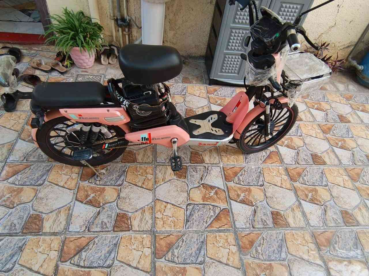 سلام عليكم شحن لون وردي اربع بطاريات 
للبيع  تاير خلفي جوبلس بلوتوث وقفل تاير وقفل كشن وتشغيل عن بعد وحساس مال سرقه ومنفذ مال شحن للموبايل شرط نضافه العنوان كركوك حي الواسطي السعر 200 قفل قفل وبدون مراوس فقط بيع


**إذا كنت صاحب هذا الإعلان وتريد حذفه لأي سبب، رجاءا أرسل رسالة إلى الدعم الفني**