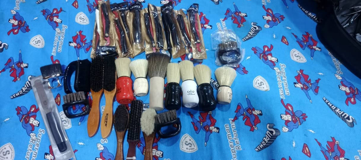 السلام عليكم مقص ماركه عدد, 8للبيه+ادوات حلاقه العنوان بغداد مدينه  للستفسار التصال رقم***********
