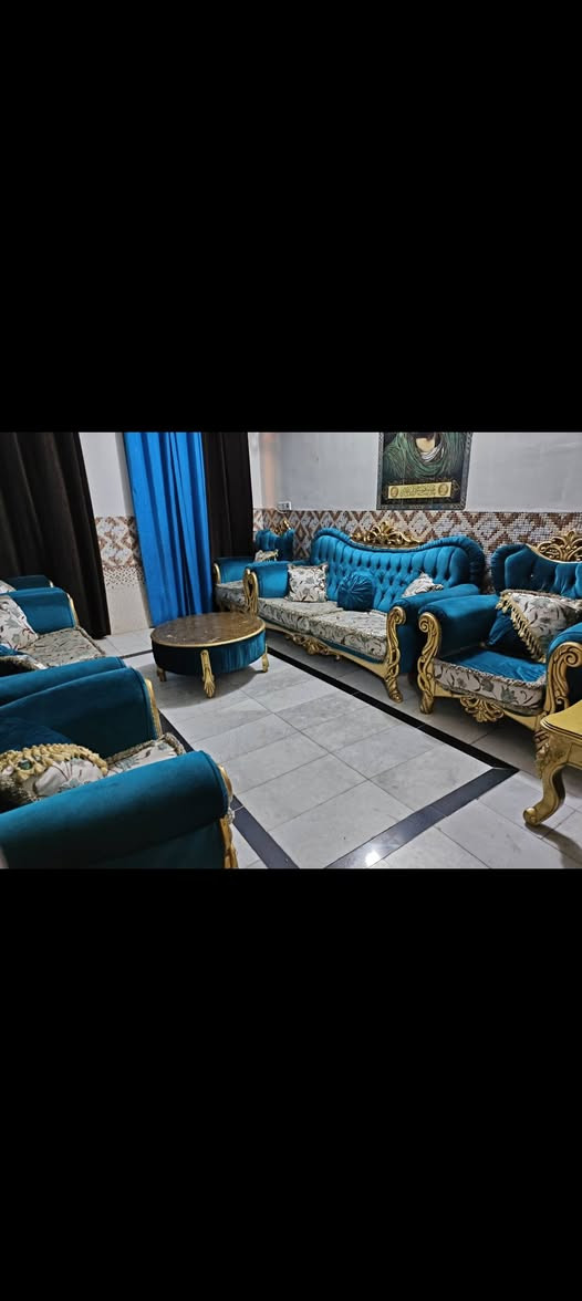 تخم مقاعد للبيع، نظيف ومحافظ عليه، السعر ٤٠٠ ألف دينار. للاستفسار مراسلة الخاص. ***********
