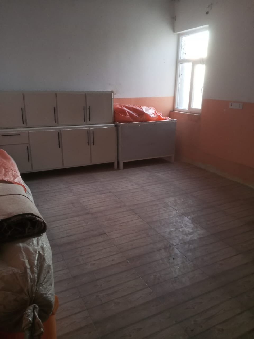 سلام عليكم

#خانووی دووقات بۆ فرۆشتن🏘️🏘️ 
ناونیشان 📍 ناحیەی ڕزگاری سەر بە قەزای کەلار

◼️گەڕەکی گەرمیان 🌇
◼️ تەنیشت جادەی حەوت هەزار کۆڵانە پانەکە🏘️
◼️ڕوبەری 7 بە 20 = 140 مەترە ✅ 
◼️شوێنێکی زۆر خۆش و دڵگیری هەیە
◼️ ژوورەکانی کاملەو دووققت کاملە  
◼️ کۆڵانی پان و فراوانە دووقاتی کاملە 

قاتی یەکەمی خانووەکە پێکهاتووە لە

🔶 میوان 🪑🚪
🔶 مطبخ 🍽️🫖
🔶 هۆڵێک 🖼️
🔶 دوو ژووری نوستن 🛋️🛏️
🔶 ڕۆشنایی 🪟
🔶 مشتەمەلات 🛁🚿

قاتی سەرەوەش پێکهاتووە لە

🔶میوان 
🔶مطبخ 
🔶هۆڵێک 
🔶نوستنێک 
🔶مشتەمەلات 

بۆ زانینی نرخ 💵 تەنها خاڵێک لە کۆمێنت دانێ ڕاستەوخۆ بە نامە نرخەکەیت پێ دەگات یان پەیوەندی بکەن بەم ژمارانەوە 📲📞📳

***********📞✅

***********📞✅

دەتوانن سەردانی
#نوسینگەی_محمد_یاوەر_محمد بکەن 

ناونیشانی نوسینگە ◀️ ڕزگاری جادەی نێو بازاڕ 🛣️
🔴 سەرووی شارەوانی سموود. 🌆🏣
🔴 تەنیشت شیرینی خانەی زانا🍹🏢

ئێوەی بەڕێزیش هەر موڵکێکتان هەبوو بۆ فرۆشتن یان ویستان بیکڕن دەتوانن ڕەسم و زانیارییەکانتان بنێرن بۆ ژمارە ڤایبەری 📳✅ ***********
