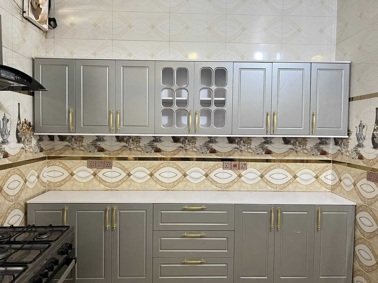 كاونتر للبيع 3 امتار السنك مترين ونص العنوان بعقوبه للأستفسار ***********
