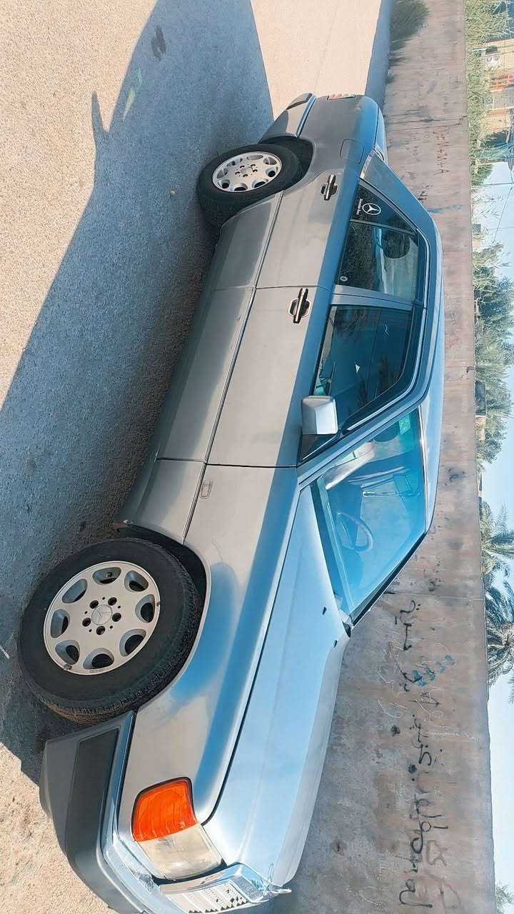ب( 83 ورقة وبيها مجال ) اقره التفاصيل قبل لاتخابر
مارسدسE300  موديل 1990
بيها مكينه خراطييم بالكارتون جديده 
مكينة وكير جدد بلباكيت
شلعة ومعدل وبطناش
سيارة بدون قطرة خياس
شواصي وقواعد دبلات مكفولة
كهربائيات كلها شغالة  
جام أربعة يصعد وينزل 
صدرها 80 بلمية يعني زين
غرفتها جديدة 
تبريد شغال وثلج شرط
السيارة رقم بغداد انكليزي دولي ابسمي 
مشروع تحويل بأي مكان يعجبك سنوية لل 31
سيارة حيل نظيفة  عربانه الخلفي بالكارتون 
الرقم: ***********
العنوان : واسط
