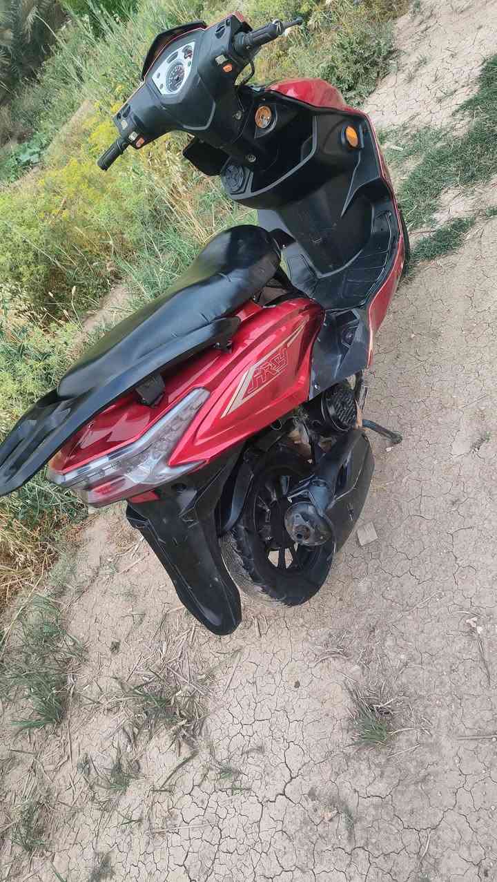 سلام عليكم سكنس للبيع موديل 23 فول كله شغال هندر وسلف كهربائيات شغاله كلها سعر 300وبيها مجال مكان ديوانيه رقم الهاتف ***********
