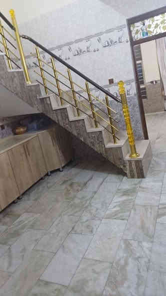 السلام عليكم بيت للبيع او الايجار
في الزعفرانيه الشيشان خلف حسينيه الامام المهدي ب اربع افرع 
المساحه ٧٥ طابو صرف نظيف 
غرفتين نوم ومطبخ مع كاونتر جاهز و هول وصحيات جوه وفوك وسطح قطعتين 
سعر البيع ٨٦ مليون بدون دلالية 
وسعر الايجار قفله ٣٥٠ الف بدون دلاليه 
الاستفسار الاتصار بالرقم *********** فقط وتساب
