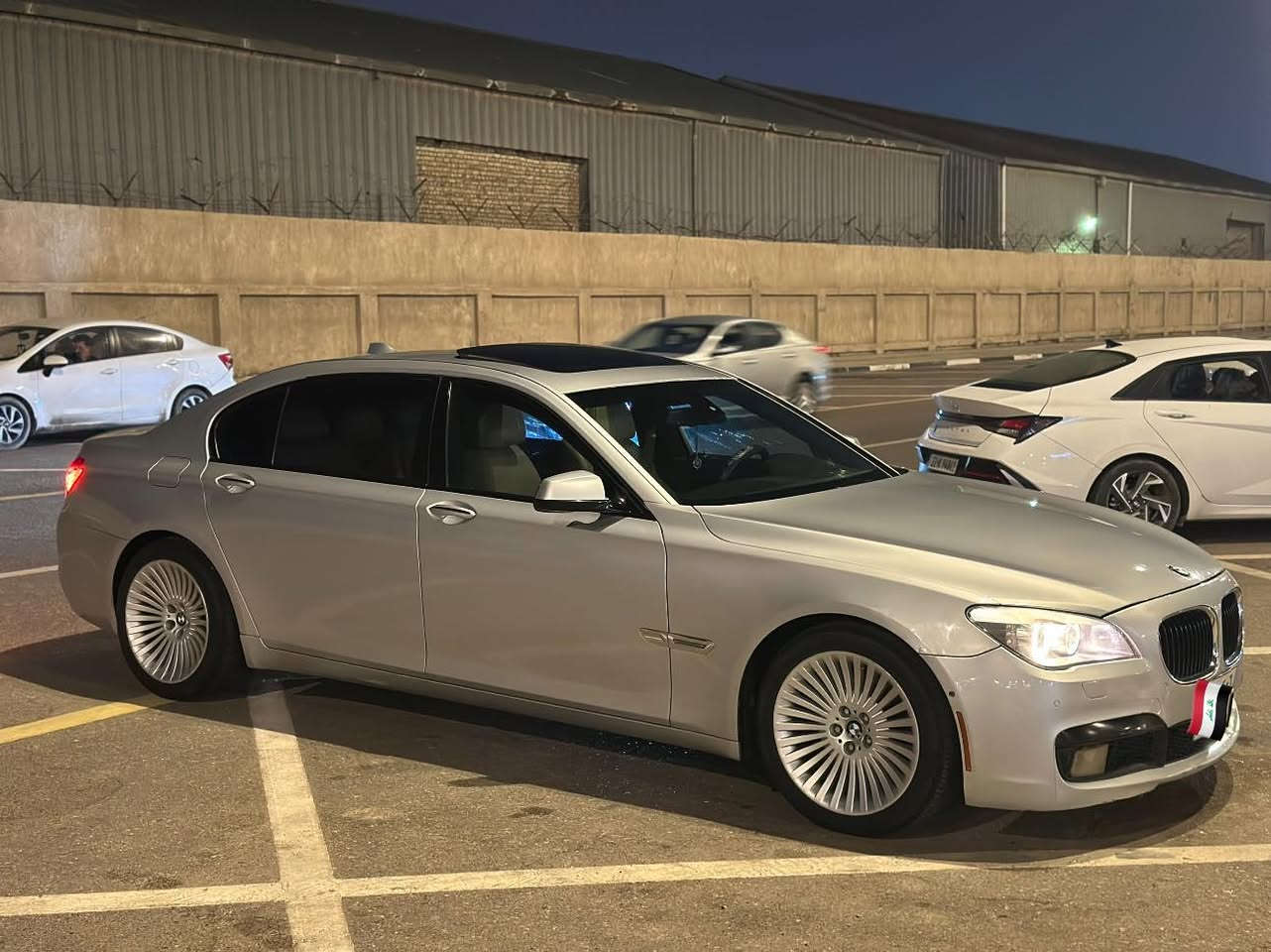 BMWLi740ستة سلندر كفالة عامة 
السلام عليكم ***********
(بيع او مراوس حسب القناعة)BMWLi740
بي ام دبليو 2011 ادوات   مكفولة من الكصة وضربة وصبغ وسرقة وعشائر وإنتربول   مكينة 6سلندر بصمة فتحة سقف  كشنات جلد  تدفئة تبريد تحكم كهربائي بعدهم بريحة شركة  شاشة وكاميرا دوارة وشاشة   موصفاتها معروفة يعني فول اوتو تحكم ماوس لايت زنون بلاد نوزلات تخم جديد اصلي بلكات مجاول  باتري جديد تخم تايرات جديد ستوني شادهم حدادية وصدرها جديدة سيارة جديد و باكيت ومصروف عليها مال بيت  مكانها مركز البصرة السعر  (90 )وبيها مجال بسيط  بس الشراي وفلوسة حاضر يطبلي 
الرقم ***********واتساب
