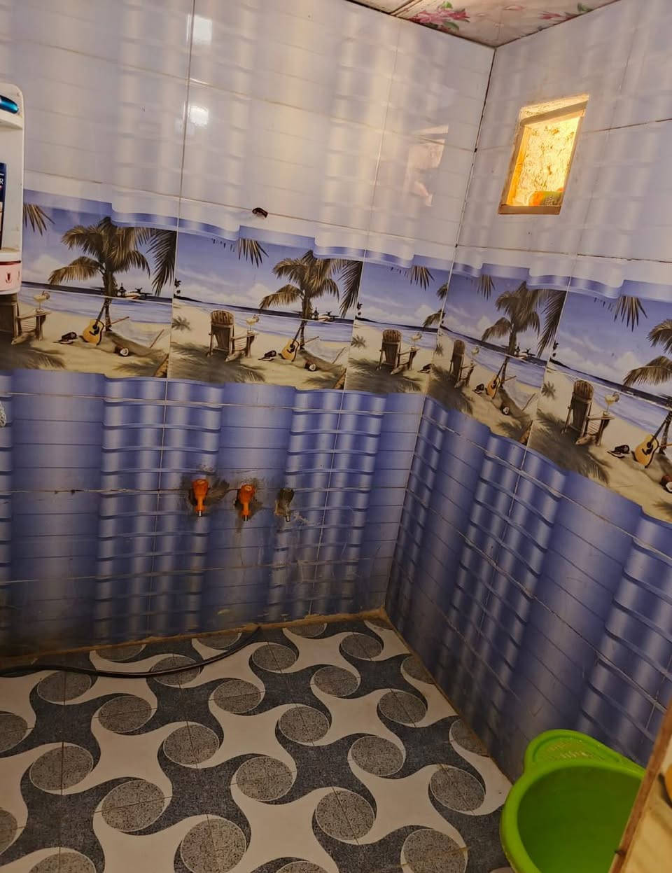 السلام عليكم بيت للبيع 100متر مربع
يحتوي عل غرفه وصاله ومطبخ وتخاريج صوب ال علاوي السعر 20وبي مجال  وتساب ‏‪***********‬‏
