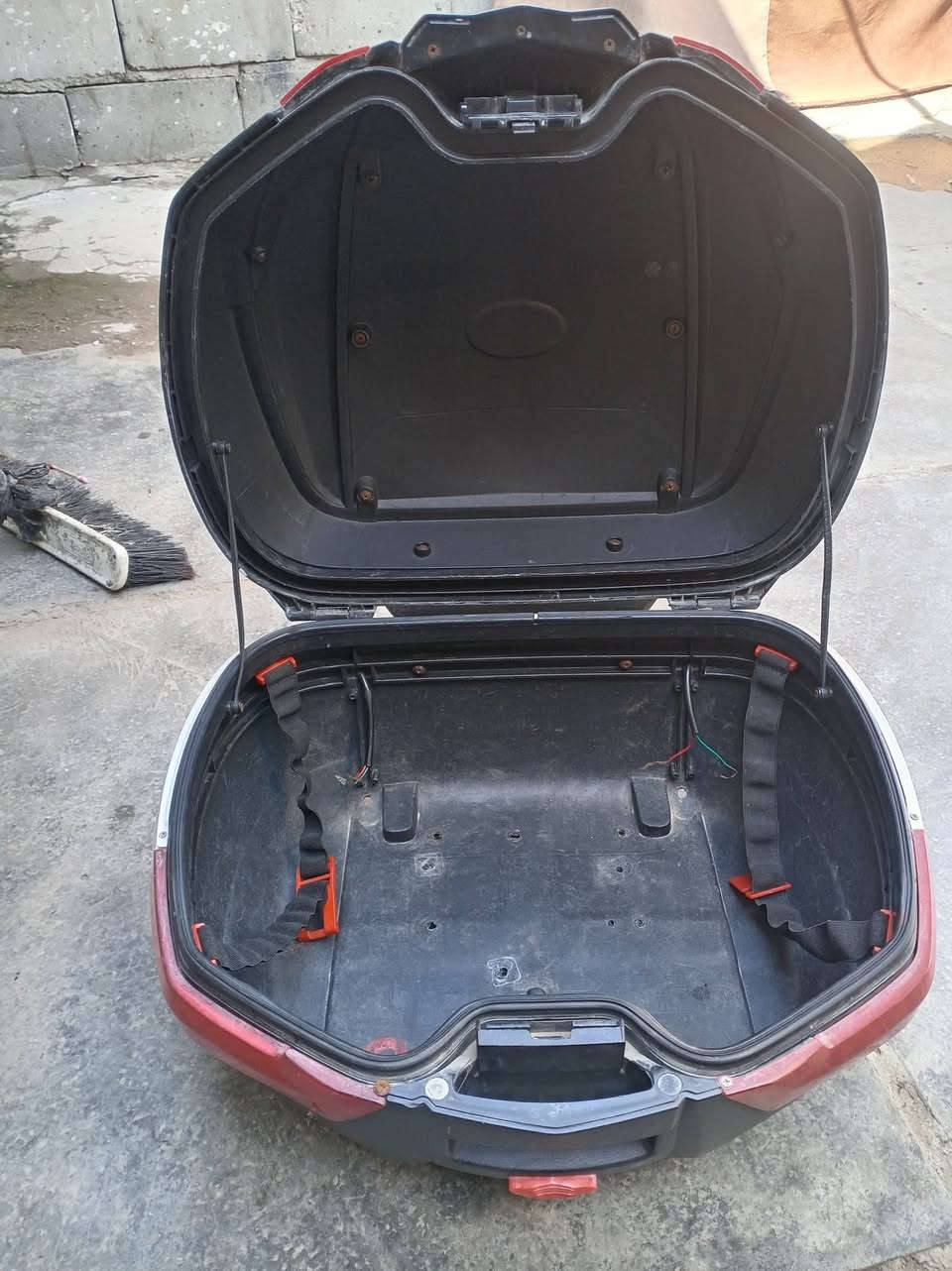 السلام عليكم للبيع السعر ٤٠ وبيه مجال بغداد العبيدي هاتف *********** ابو احمد
