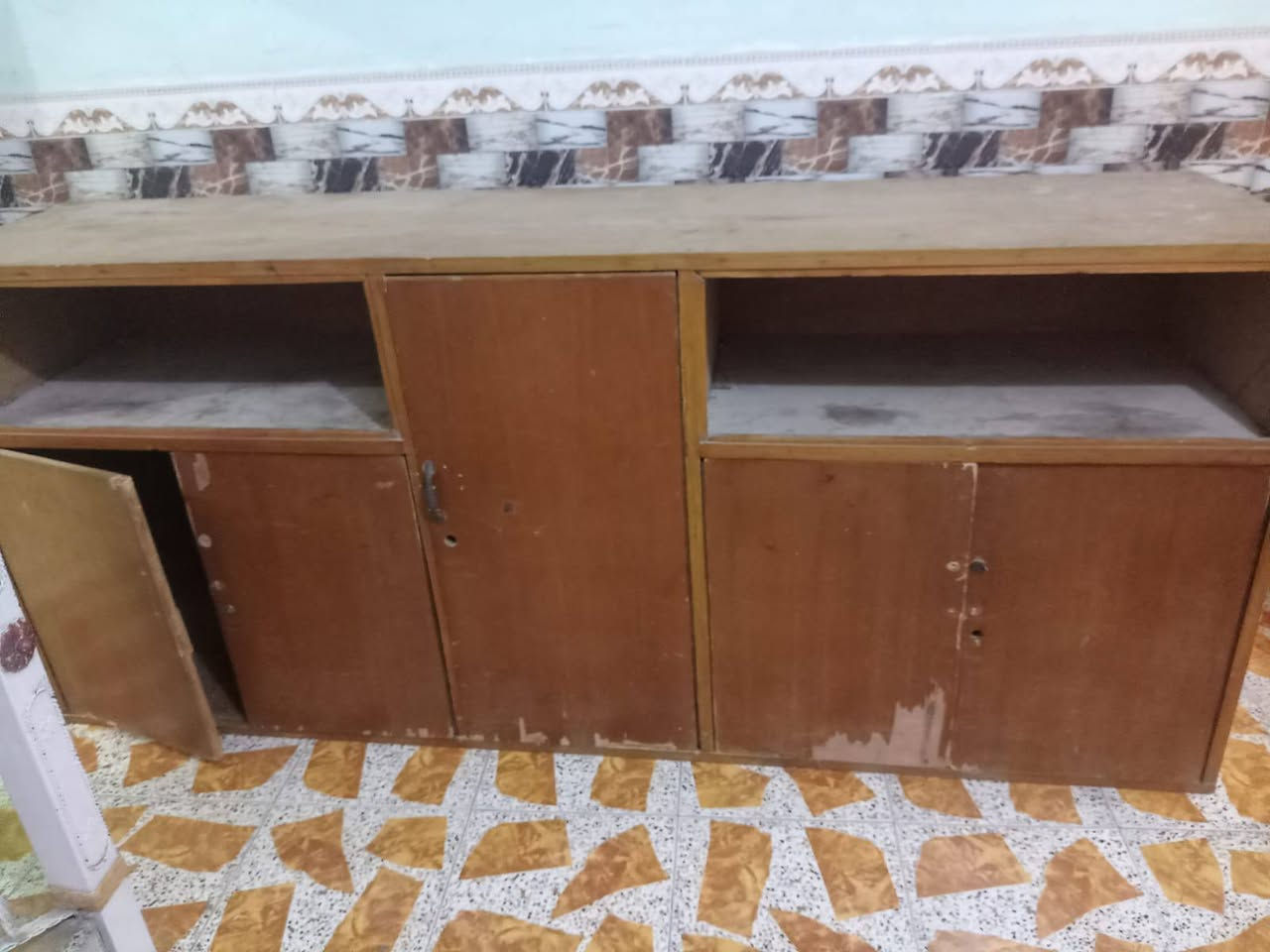 للبيع بوفيه تزكام نقصها بس ترتيب جاهزه جام كامل و تاج چربايه سعرهن 300 متوفر خاص مكاني بالعماره ببو رمانه رقم ***********
