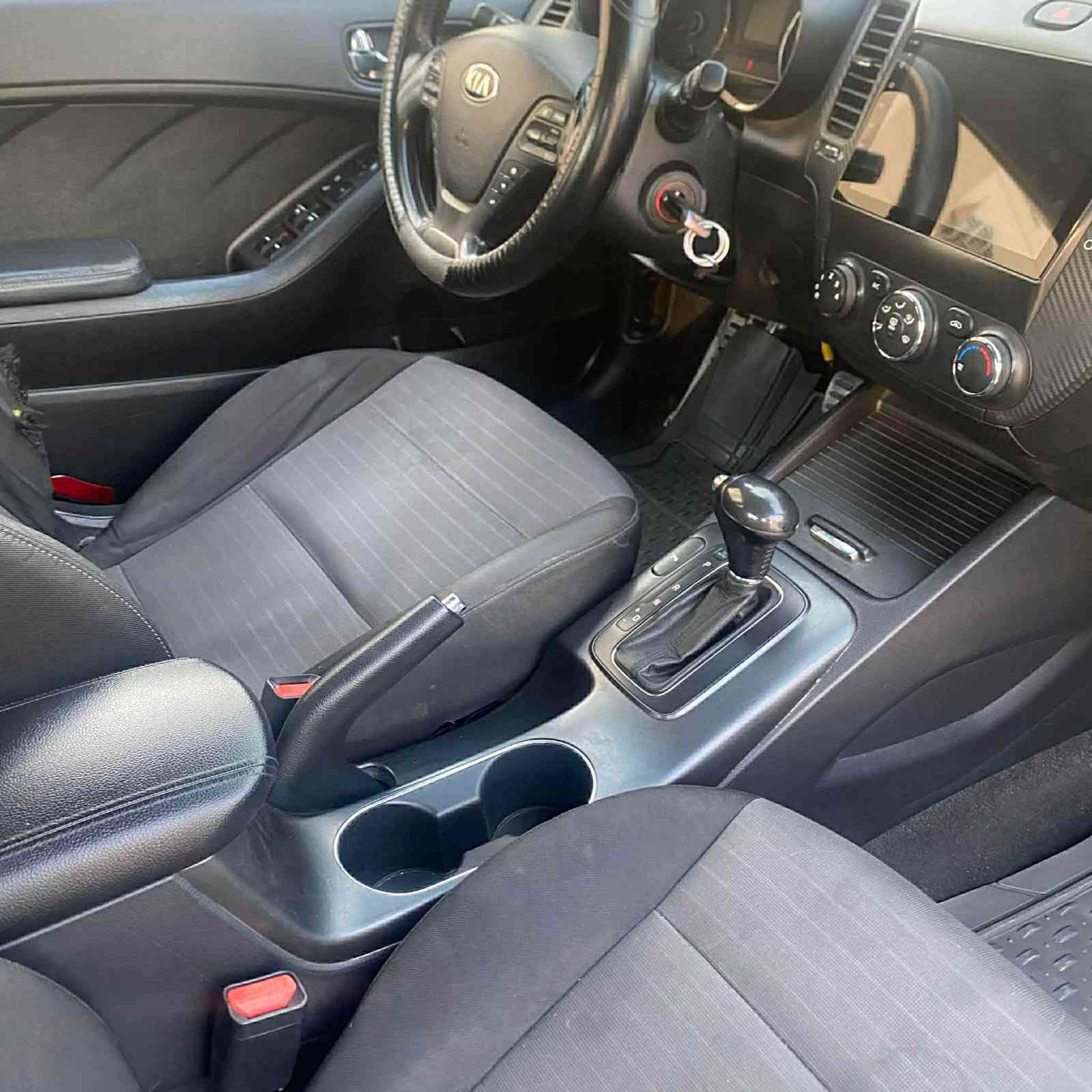 السلام عليكم سيراتو خليجي 2014
محركه 1600
1-فتحه سقف 
2-تحكم ستيرن
3-لد حاجب امامي خلفي 
سياره خير من الله مابيه صبغ السياره فقط بارد  السعر 127وبيها مجال جدا بسيط ترهم مراوس حسب القناعه مكان السياره الشعب شارع الصحه  
سيد غسان ***********
+964 783 311 7181
