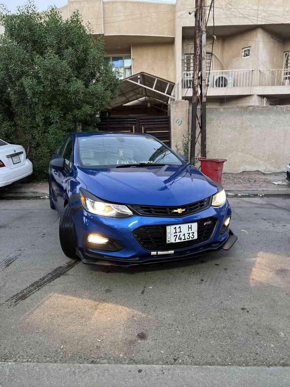 السلام عليكم بعد اذن الادمن
شوفر كروز ٢٠١٧ فئة RS اصل فول مواصفات وارد امريكي مكينة ١٤٠٠ تيربو حادثها الصفحة اليمنة بابين و جاملغ 
السيارة جاهزة من جميع النواحي و عليها سيرفس كامل حتى جك انجن ماكو 
مواصفات السيارة 
داخل جلد ابيض 
فتحة سقف 
تدفئة كشنات 
شاشة كبيرة ابل كار بلي و كامرة دوارة 
مثبت سرعة 
كير اوتو ٦ نمر مو سيفي تي 
السيارة شادلها محرك قبل ٤ اشهر او ٥ اشهر 
محرك جديد مال ٢٠١٩ النسخة المحسنة الي الشركة حلت بيها مشكلة كسر البستم بسبب الدوانز … ماشي اقل ال ١٠ الاف كيلو 
و ممشى السيارة الحالي ١٤٠ كيلو حقيقي 
صدر امامي جديد بالاضافة الى صدرها الامامي القديم مال الشركة بعدة موجود و مابي شي بس اني احب اعتني بالسيارة 
السيارة نهائياً مملعوب بكهربائياتها ولا بيها نقص برغي واحد 
تايرات امامية جديدة و خلفية بحالة جيدة جداً صدرها الخلفي ممتاز بأختصار السيارة جاهزة من جميع النواحي شغل و اطلع وين متريد و بهالشارب 
فقط نواقص جداً طفيفة نتراهم عليها من تجي و بيك خير و ادلل 

سعرها ٨٧ و بيها مجال اكيد 

رقمي ***********
