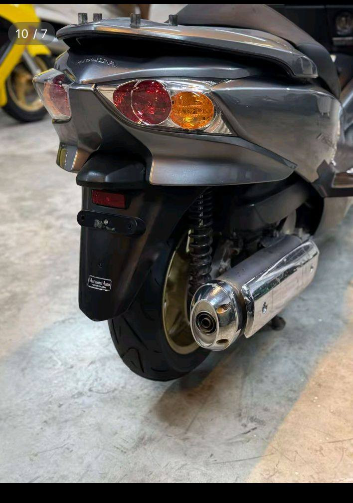 السلام عليكم للبيع 010MF
مواصفات عاليه 
تدفئه يدات 
نظام ABSمانع انزلاق 
جامه طويله 
ويل ذهبي 
كاعيه نيكل 
استان حساس 
كلوب جنطه 
مازده كرستال 
لايت زنون ابيض اصلي 
شاحنه موبايل 
دراجه بحاله الوكاله السعر 18وبيهال مجال قليل 
دراجه بحاله الوكاله دراجه كفاله عامه من كلشي 
عنوان واسط الدبوني ***********
