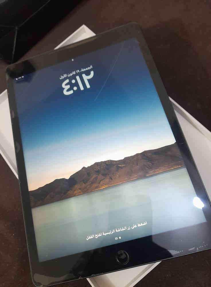 السلام عليكم ورحمه الله وبركاته ايباد ايفون الجيل التاسع نضيف اي كسر او شخطايه مابي مساحه 64 ايباد صارلي تقريبا سنه من مشتريه ايباد سريع جدا ويشغل جميع الألعاب 60 فريم وللدراسه شي ممتاز الجهاز ممفتوح ولا داخل صيانه ابد كسر واحد مابي لون اسود الشراي يتواصل على هاذ الرقم ***********
