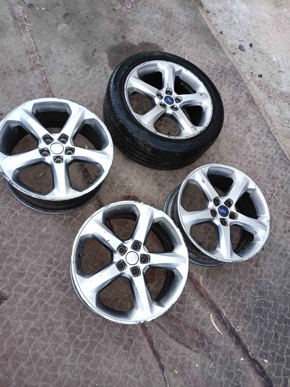 200 دينار 
طقم جنطات فورد فيوجن قياس 18 مع حساساتهن 
مع فرده كوشوك وحده 
الموقع جرش ريمون 
0776202028


**إذا كنت صاحب هذا الإعلان وتريد حذفه لأي سبب، رجاءا أرسل رسالة إلى الدعم الفني**