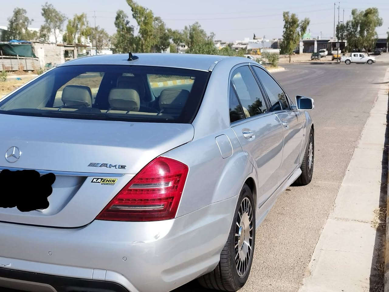 mercedes S63 amg  2008

بەناوی خوا  
mercedes s63 2008  v8 biturbo بۆ فرۆستن  2013 کراوە بە 2008
ساغە بێ دەعم و لێدران   تانها دوو پارچەی بۆیاخی ئەوروپایە بێ ناوگرتن
گێر و مەکینەو کارەبایی بەشەرت  هەموو گیانی وەک  شەریکە ئیش ئەکات  
ناوەوەی  لە دەروەی جوانترە  
درگا سەحبە 
دەبڵەکانێ  چوبە مەزبوتە
چواری ویلی  مایباخی بۆ بەسراوە 
چواری تایەی لۆکی لە ژێرە 
تازە  سێرفزی بۆ  کراوە 
یەک دینار مەسرەفی تیا نیە 
قەرزو و قیستم نیە
گۆرنەوە ئەکەم بە شاهینەی  ساخ  وەک ئەم جوان بێت  
کۆدی بۆ  کراوە
75 وەرەقەو مەعمەلە شوێن چەمچەماڵ ژم *********** السليمانية, العراق
