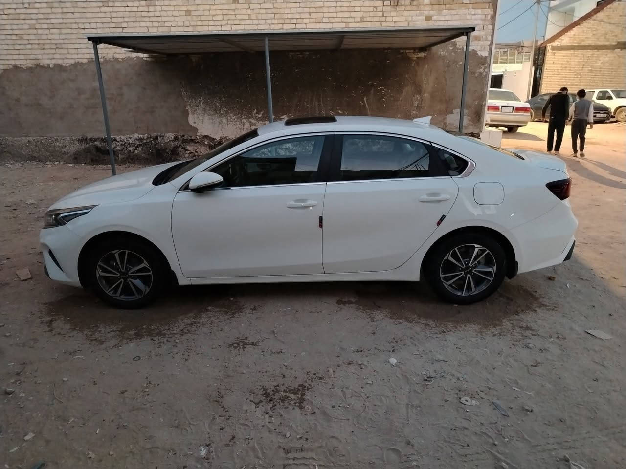 السلام عليكم سيراتو موديل 23 كفاله عامه فول مواصفات عده البصمه ماشيه 70 الف باسم شركه تريد وكاله او تحويل مكاني نجف السعر 167 للاستفسار الاتصال ***********
