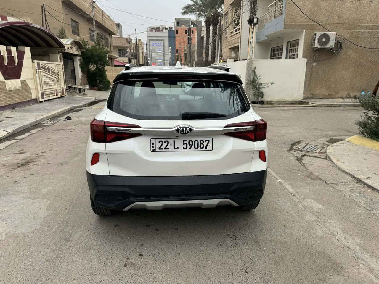 السلام عليكم كيا سليتوس 2020 خليجي سيارة جديدة استخدم شخصي  فول مواصفات رقم اربيل ابسمي شرط تحويل او وكالة 
مواصفات فتحه 
بصمه 
مري كهرباء 
شاشة جبيرة 
ماشيه 90 الف كيلو 
محرك 1600 دوش 
كير محرك مكفول 
تخم تاير جديد 
باتري جديد 
ملاحظة سيارة بيه صبغ اقل قطعتين بيه سونار مرافقة مع المنشور جديد 
صدر امامي وخلفي جديد 
بدون اي نقص 
لبيع او مراوس كورلا كروز 
مكان سيارة بغداد السيدية
استفسار اتصال مباشر ع صاحب السيارة ‭0783 011 3035‬
سعرها 155 وبيه مجال بصيط 
اني مكلّف للنشر
