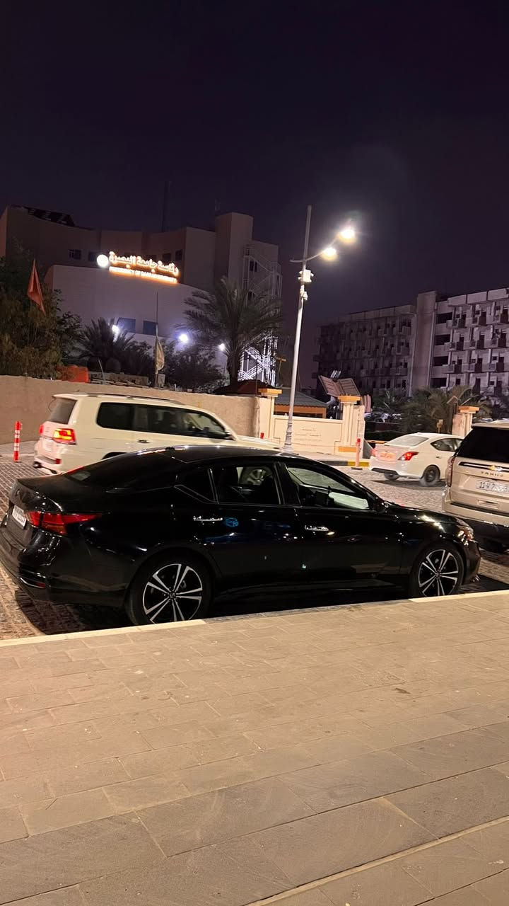 🙋🏽‍♂️
السلام عليكم
نيسان التيما. 2020 وارد أمريكي  السياره ما بدل بيه ولا قطعه ضربته الكيس مال دهن ومبدل الأصلي. حره بصره باسمي السياره
***********
السعر148 وبيها مجال
