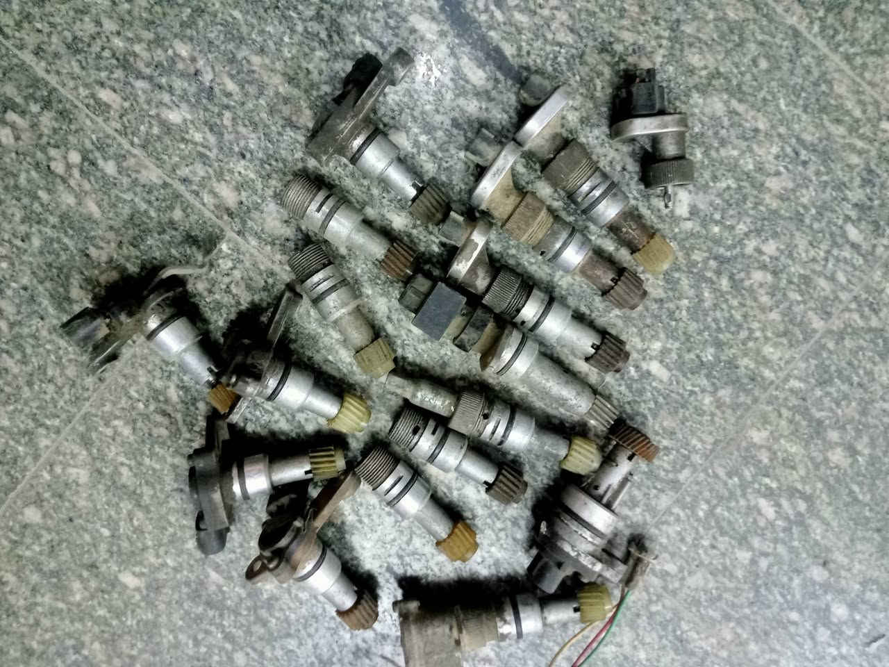 سلام عليكم اكو  دشلي كير بطه ونجي وماف سنسر وتيبيس بطه وجوزات كير ونجي ميكانيك محموعه كله على 7 الف الفطعه كل بدون مفرد لاتصال
***********
*********** واتساب
