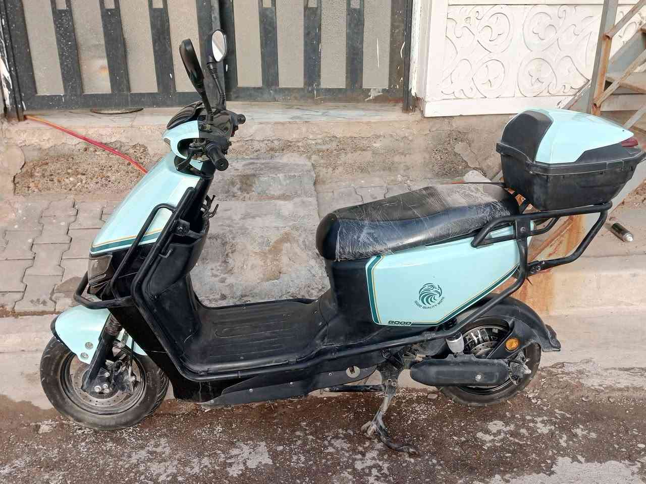 دراجه شحن 7 بطاريات جديده مسخدمه شهرين بس 3 نمر بيها بك شراي يتصل ***********
