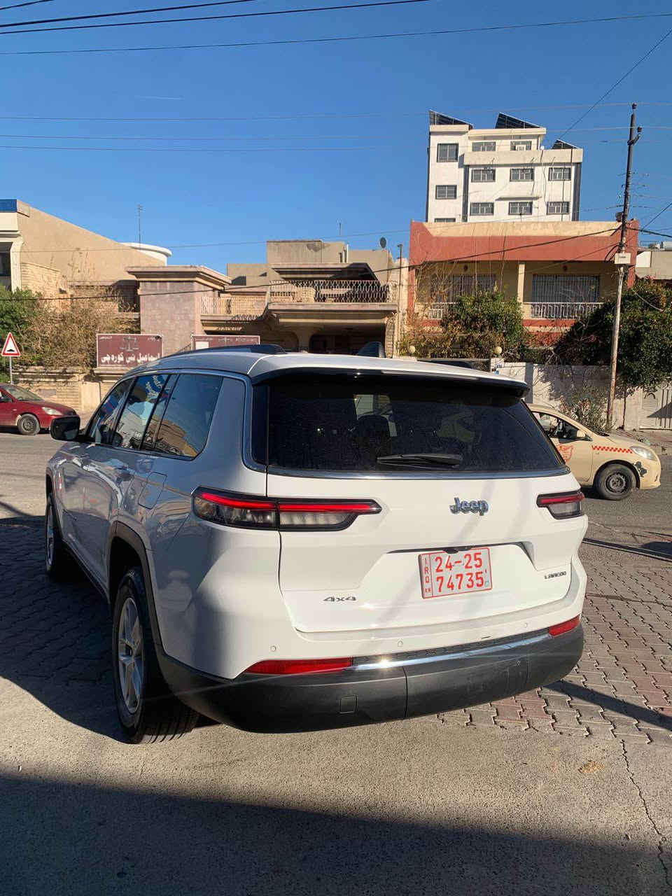 ▪️جێپ گڕاند شیڕۆکی ٢٠٢٣ 
▪️مواسفات لاریدۆ ٫ سلایت دبل اکسل ، سێ گێڕ ٫ 
مەکینە ٦ پستن 
▪️ڕۆیشتن ١٩ هەزار میل 
▪️زمارە کاتی ٢٠ رۆزی ماوە 
▪️سبوغ جاملغی سەکن و دوو دەرگای سەکن 
▪️بێ ئێڕباگ ، کەمەک ناو دەرگای سەکنی هەیتی خفیف 

▪️تەنها فرۆشتن گۆرینەوەی نیە 

نرخ.       ٢٩٥ وەروقە
واتساپ☎️***********▪️ Singapore
