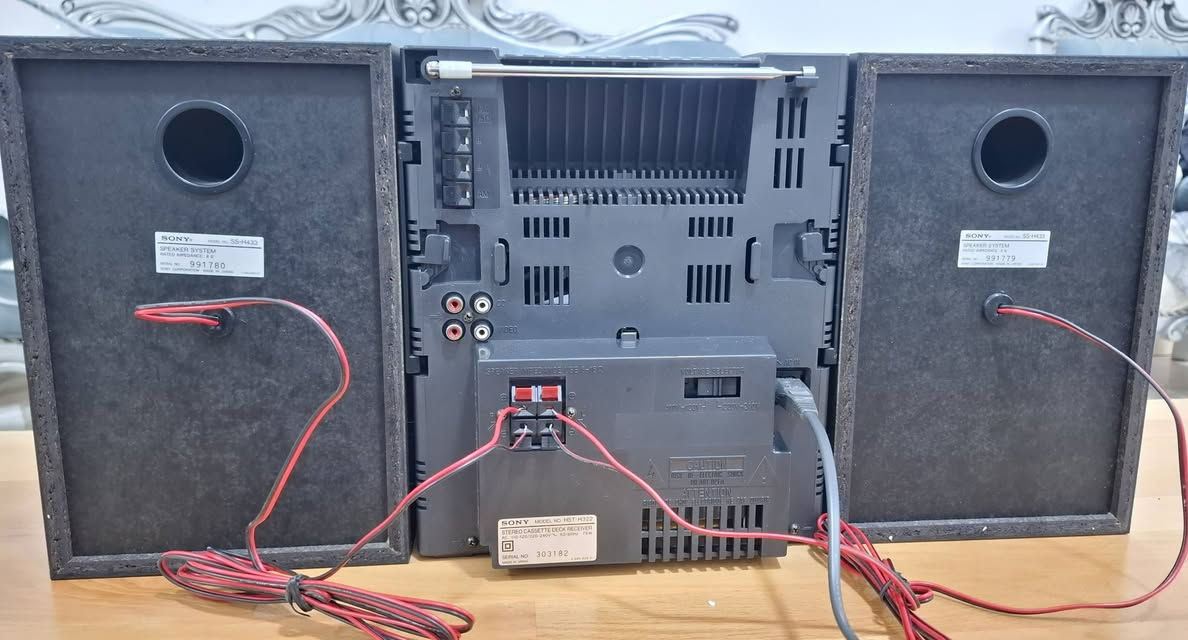 مسجل راديو ياباني ماركة SONY FH 322R
جديد غير مستخدم مع كافة الملحقات
راديو 3 موجات 
كاسيت قلاب 
اكولايزر
ريموت كونترول
السعر النهائي : 150 الف


**إذا كنت صاحب هذا الإعلان وتريد حذفه لأي سبب، رجاءا أرسل رسالة إلى الدعم الفني**