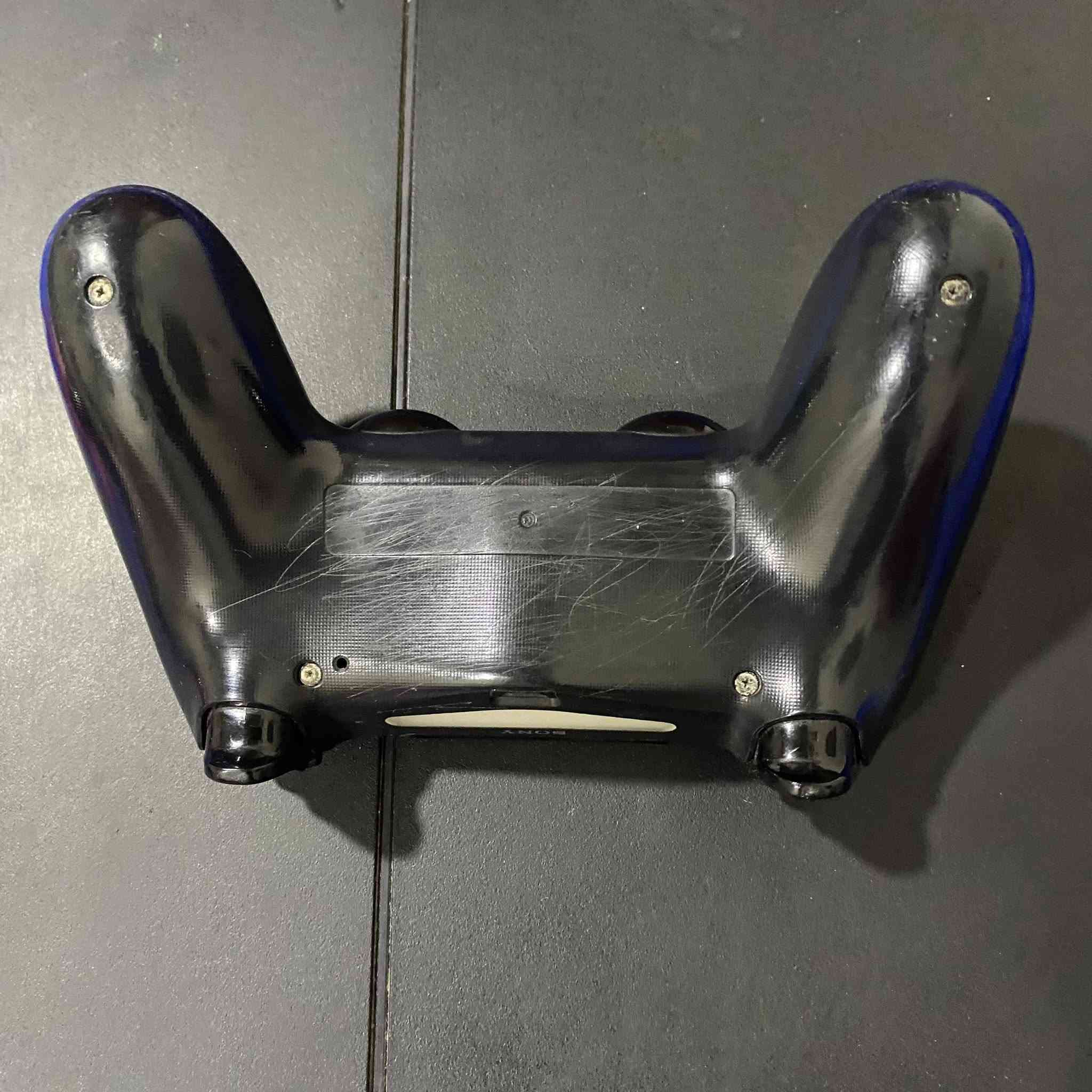 للبيع: (Play Station 4 (Fat مستعمل -اونلاين شغال %100.
المرفقات: ذراعين تحكم (يدات ثنين)، قرص آلة الحرب
(الجزء الثاني ريمسترد)، قرص فيفا 20، وكيبل تشغيل (سلك HDMI غير مرفق). الجهاز نظيف ويعمل بدون مشاكل صوت/صورة، وغير مصلح فقط تم تنظيفه وتم اختبار الأداء والأقراص تشتغل. مناسب لمن يبحث عن جهاز لعب بسعر معقول. السعر ٢٣٥ بي مجال للشراي 
للحجز أو للاستفسار أو صور إضافية راسلني (بالخاص)


**إذا كنت صاحب هذا الإعلان وتريد حذفه لأي سبب، رجاءا أرسل رسالة إلى الدعم الفني**